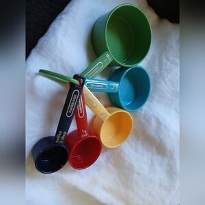 Farberware multi color measuring cups, never used, Set Of 5